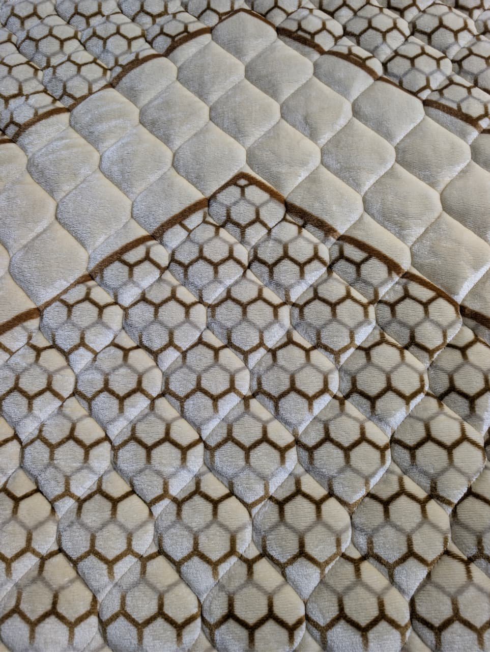 Velvet Honeycomb Janamaz #1 Best Prayer Mat Pakistan - Image 2